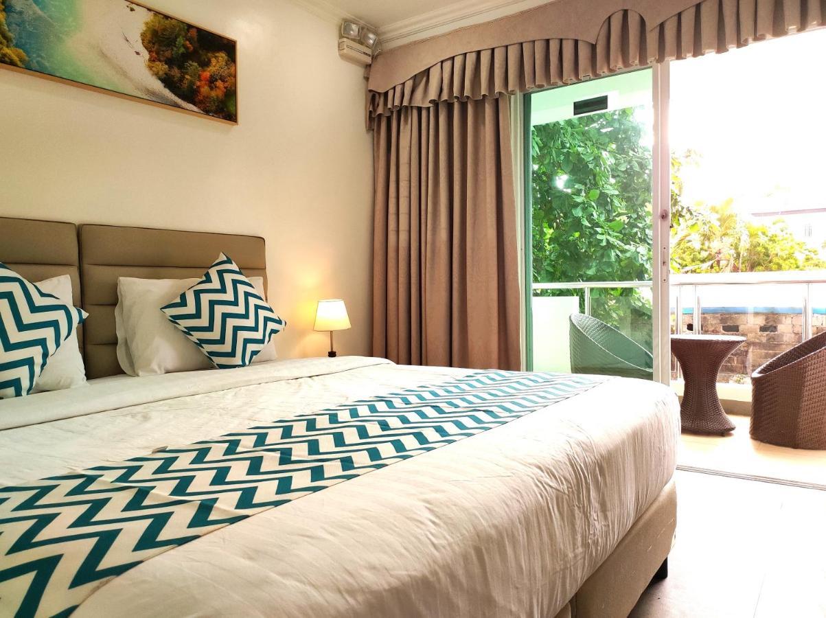 Grand Blue Beach Hotel Manoc-Manoc Exterior photo