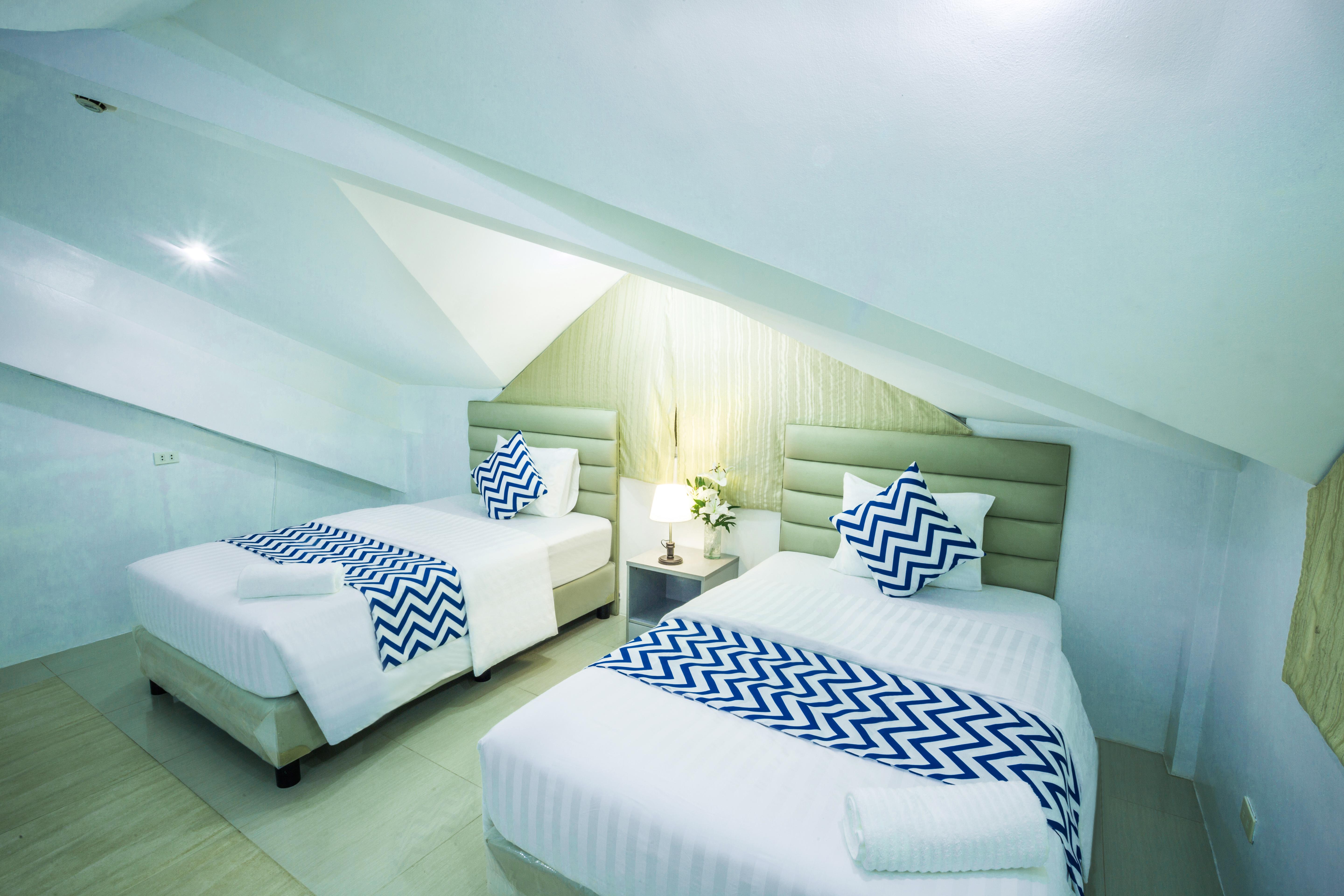 Grand Blue Beach Hotel Manoc-Manoc Exterior photo