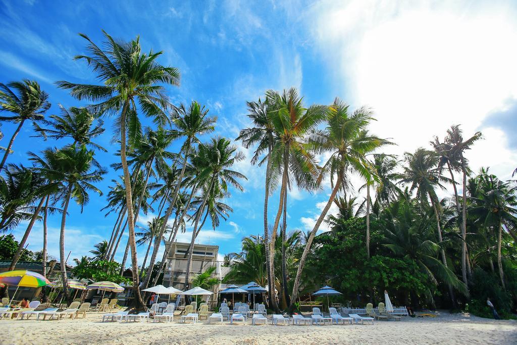 Grand Blue Beach Hotel Manoc-Manoc Exterior photo